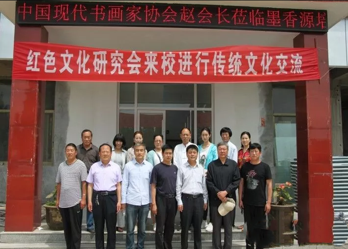 中國(guó)現(xiàn)代書畫家協(xié)會(huì)趙會(huì)長(zhǎng)來鄒城墨香源書畫學(xué)校檢查指導(dǎo)工作