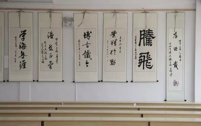 中國(guó)現(xiàn)代書畫家協(xié)會(huì)趙會(huì)長(zhǎng)來鄒城墨香源書畫學(xué)校檢查指導(dǎo)工作