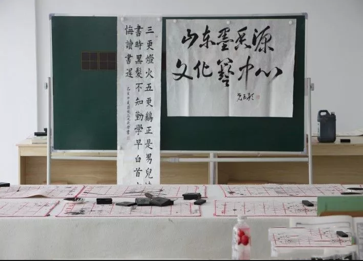 中國(guó)現(xiàn)代書畫家協(xié)會(huì)趙會(huì)長(zhǎng)來鄒城墨香源書畫學(xué)校檢查指導(dǎo)工作