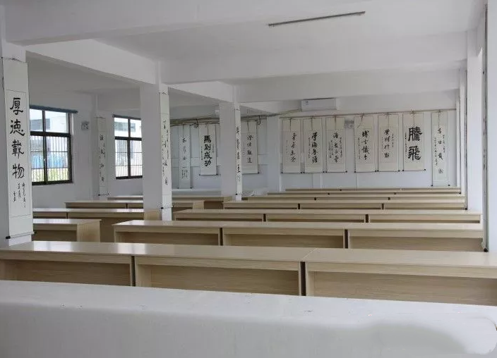 中國(guó)現(xiàn)代書畫家協(xié)會(huì)趙會(huì)長(zhǎng)來鄒城墨香源書畫學(xué)校檢查指導(dǎo)工作