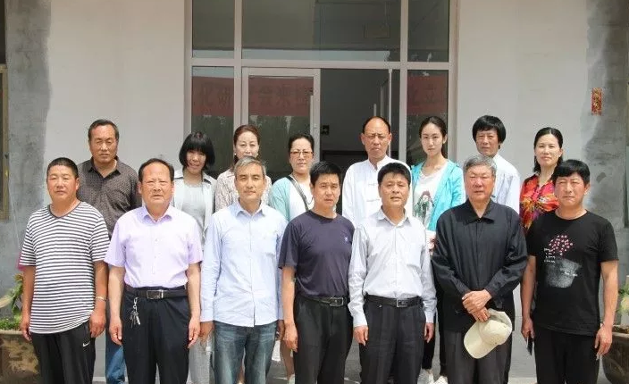 中國(guó)現(xiàn)代書畫家協(xié)會(huì)趙會(huì)長(zhǎng)來鄒城墨香源書畫學(xué)校檢查指導(dǎo)工作