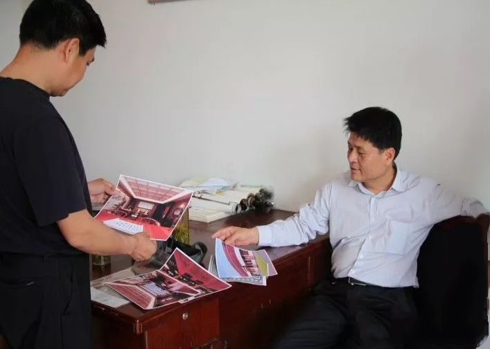 中國(guó)現(xiàn)代書畫家協(xié)會(huì)趙會(huì)長(zhǎng)來鄒城墨香源書畫學(xué)校檢查指導(dǎo)工作