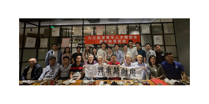 曾舞團(tuán)旗增艷彩  愿將綿薄寫新詩(shī)