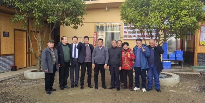 當(dāng)年友誼刻青山  半世流光未改顏