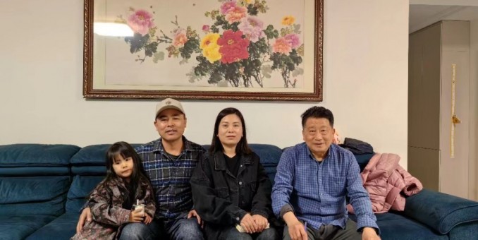 才露小荷雖嫩角  已然滿眼是陽(yáng)春