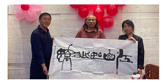 善于創(chuàng)新的牌坊書體漢字書法藝術家高玉海