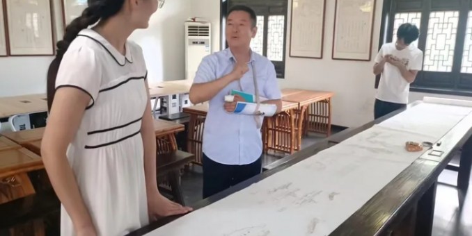 以香為筆，繪就抗戰(zhàn)史詩——記年輕大學(xué)生關(guān)晨馨的愛國情懷與堅守