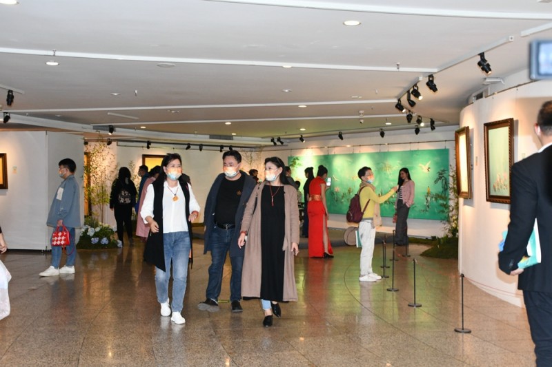 點(diǎn)擊打開原圖 《蓮開盛世》王國平禪境油畫展5月1日在中華世紀(jì)壇開幕