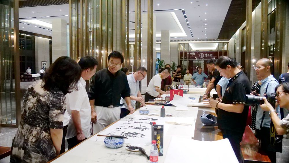 “品讀孝鄉(xiāng) 放歌和也”藝術之旅·第12屆中國作家新創(chuàng)作論壇在安吉舉行 “品讀孝鄉(xiāng) 放歌和也”藝術之旅·第12屆中國作家新創(chuàng)作論壇在安吉舉行