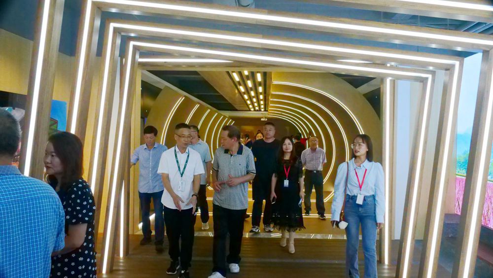 “品讀孝鄉(xiāng) 放歌和也”藝術之旅·第12屆中國作家新創(chuàng)作論壇在安吉舉行 “品讀孝鄉(xiāng) 放歌和也”藝術之旅·第12屆中國作家新創(chuàng)作論壇在安吉舉行