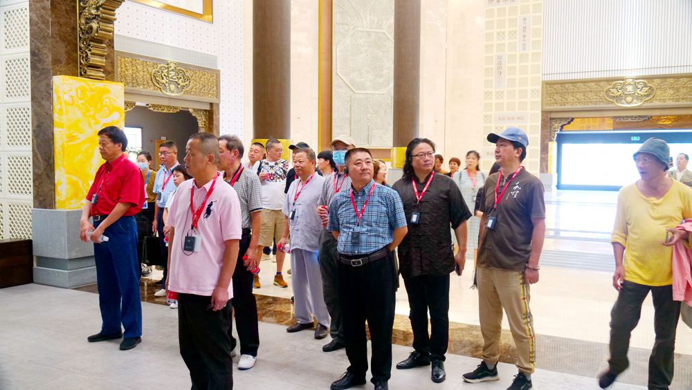 “品讀孝鄉(xiāng) 放歌和也”藝術之旅·第12屆中國作家新創(chuàng)作論壇在安吉舉行 “品讀孝鄉(xiāng) 放歌和也”藝術之旅·第12屆中國作家新創(chuàng)作論壇在安吉舉行