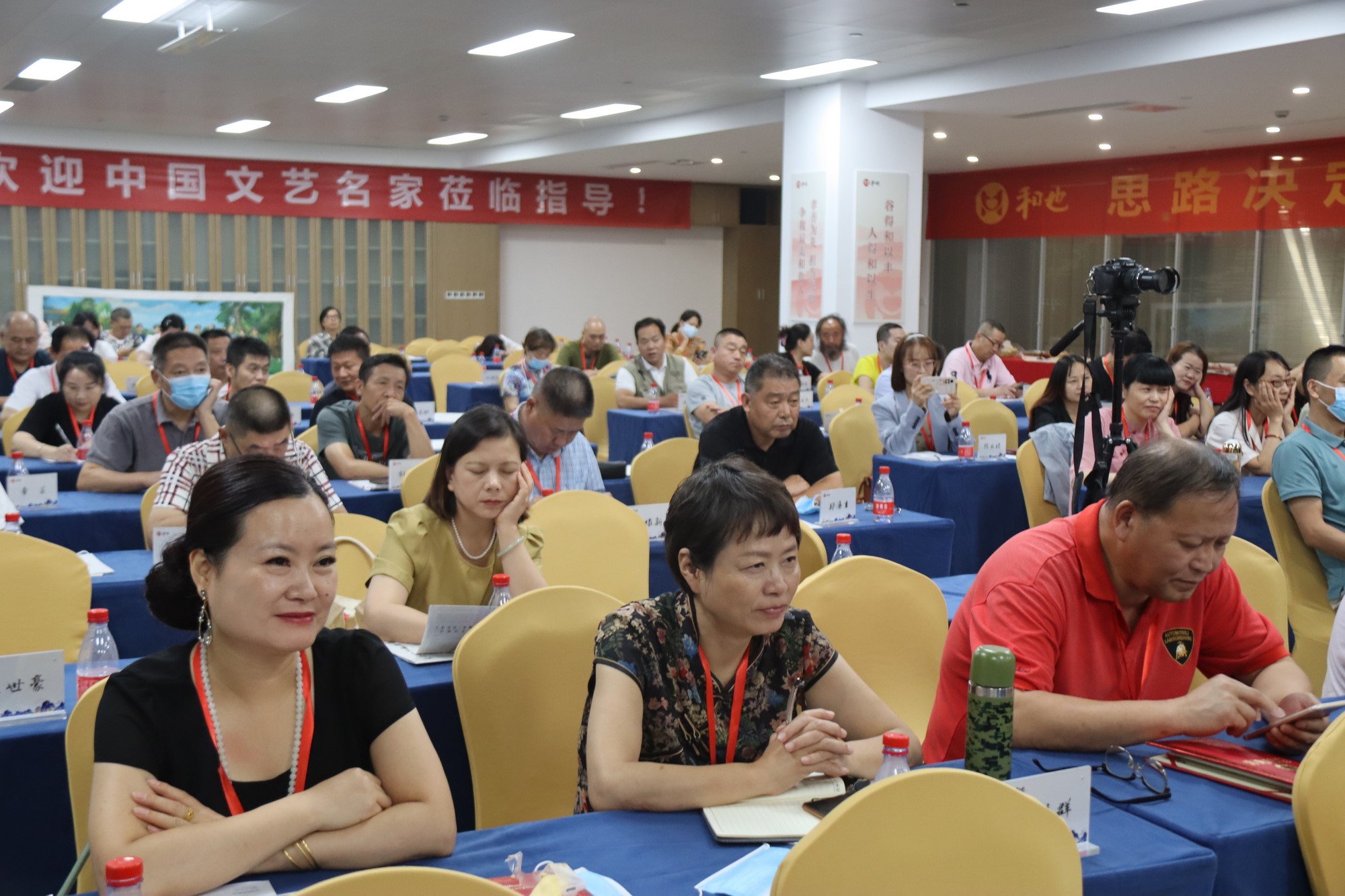 “品讀孝鄉(xiāng) 放歌和也”藝術之旅·第12屆中國作家新創(chuàng)作論壇在安吉舉行 “品讀孝鄉(xiāng) 放歌和也”藝術之旅·第12屆中國作家新創(chuàng)作論壇在安吉舉行