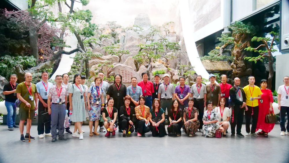 “品讀孝鄉(xiāng) 放歌和也”藝術之旅·第12屆中國作家新創(chuàng)作論壇在安吉舉行 “品讀孝鄉(xiāng) 放歌和也”藝術之旅·第12屆中國作家新創(chuàng)作論壇在安吉舉行